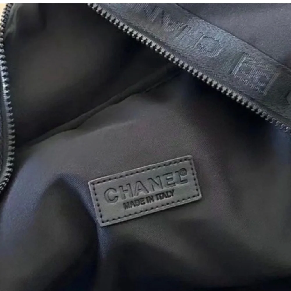 NEW GWP BEAUTE CHANEL
DUFFEL TRAVEL TOTE GYM BAG BLACK - Picture 4 of 6